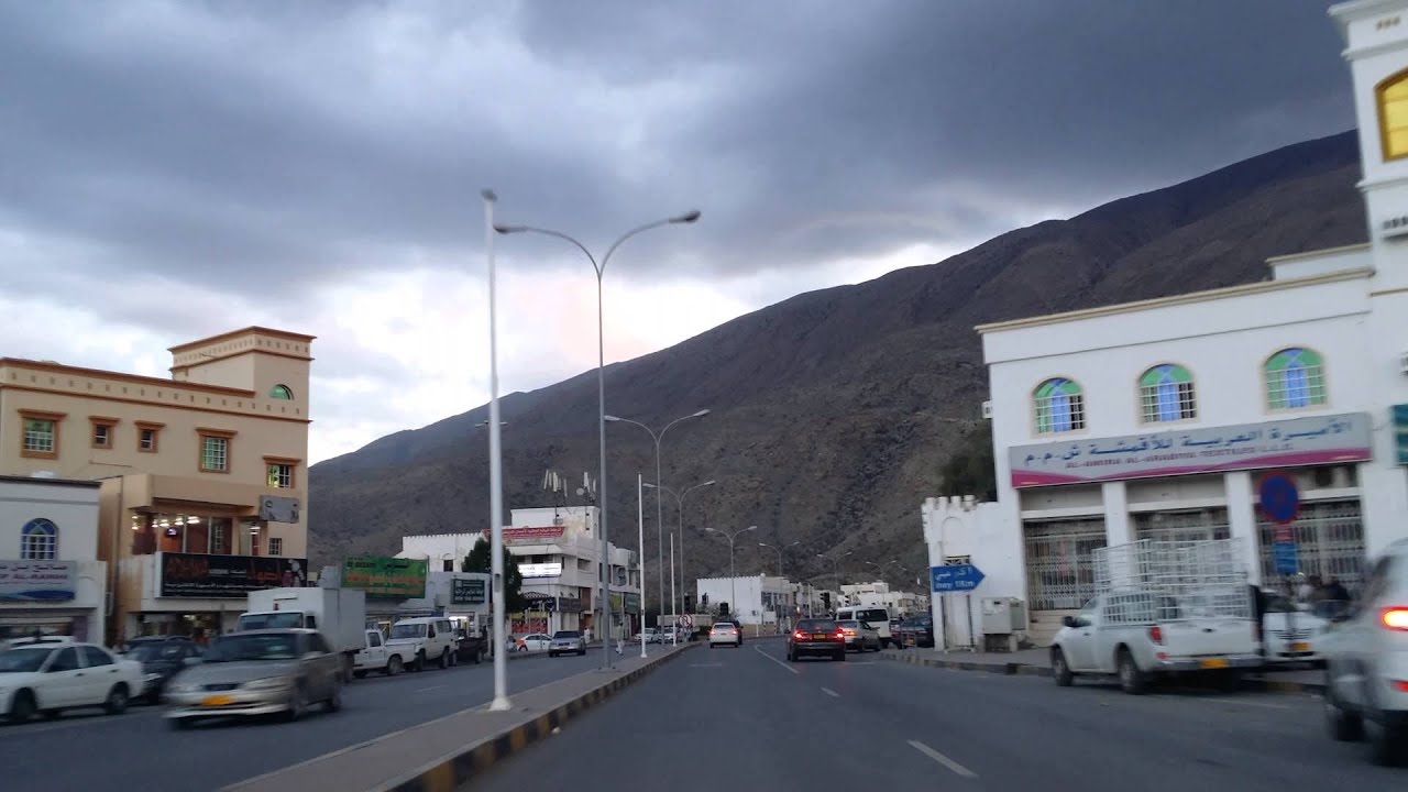 جولة في مركز مدينة الرستاق