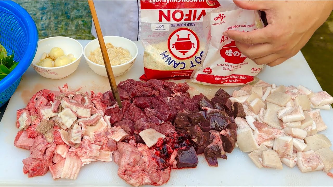 buffalo meat cooked with sour leaves // gun chef