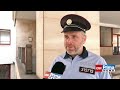 Bezmozek za volantem, zlobí se lidé. Řidič na D1 během jízdy lezl z okna, už ho má policie
