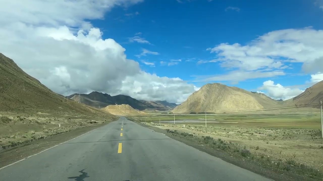 行駛在G219：穿行喜馬拉雅南坡，吉隆的綠、珠峰的冷、樟木的雨雾、牛羊與藏式民居的畫卷裡。