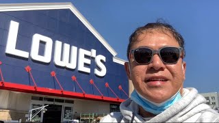 LOWE’S store
