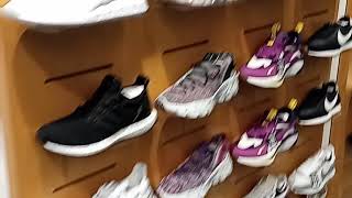 Checking out Finish line shoes store screenshot 4