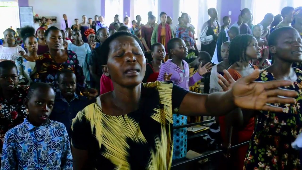 TAZAMA WORSHIP UJULIKANE MTENDA MIUJIZA