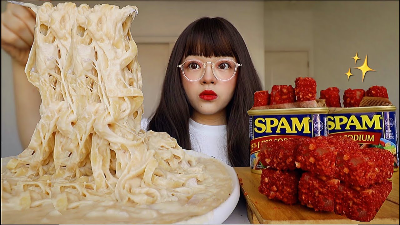 Сливочная паста Альфредо со спамом, огромный картофель фри со спамом, соленые огурцы + 8 чашек сы...