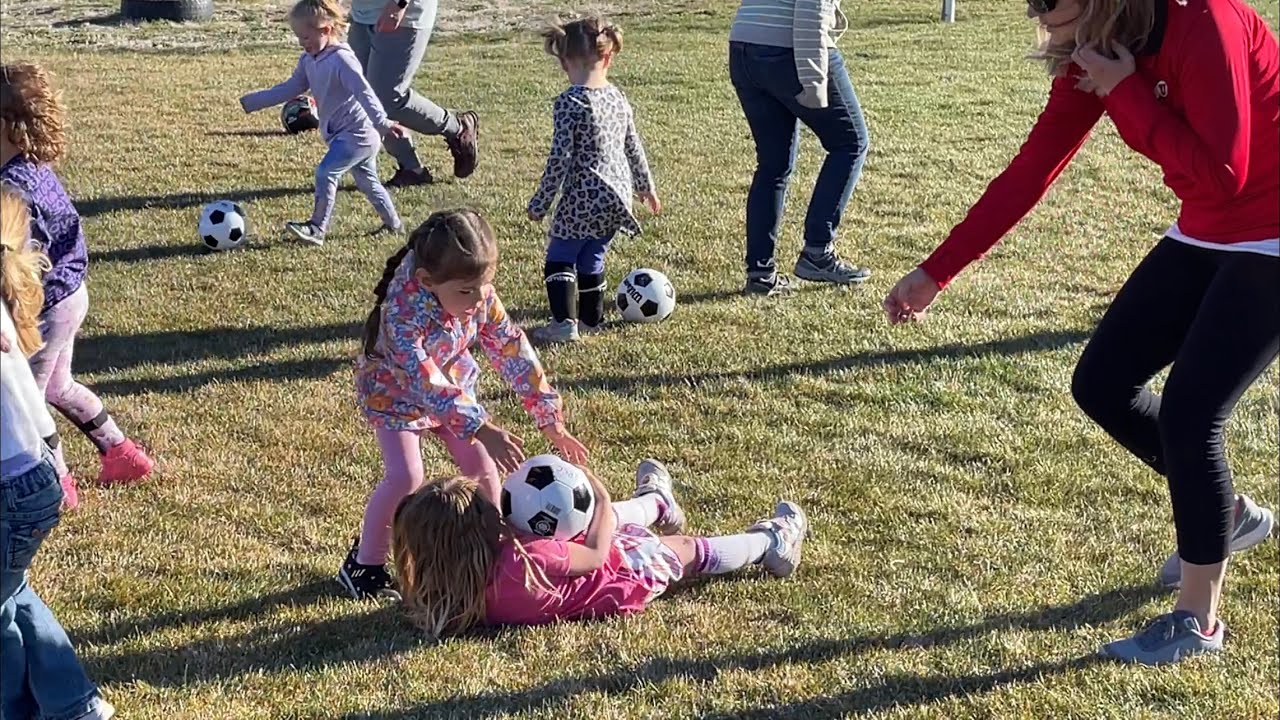 Little Girl Fights Off Another Toddler From Stealing Her Soccer Ball! - I See London!