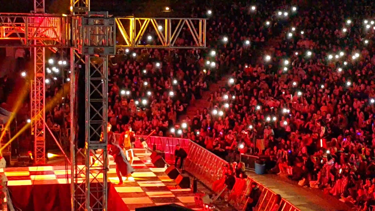 Hoon's Acrostic Poem + 'LOVE ME LOVE ME' - WINNER at Kyunghee Univ Festival 180509