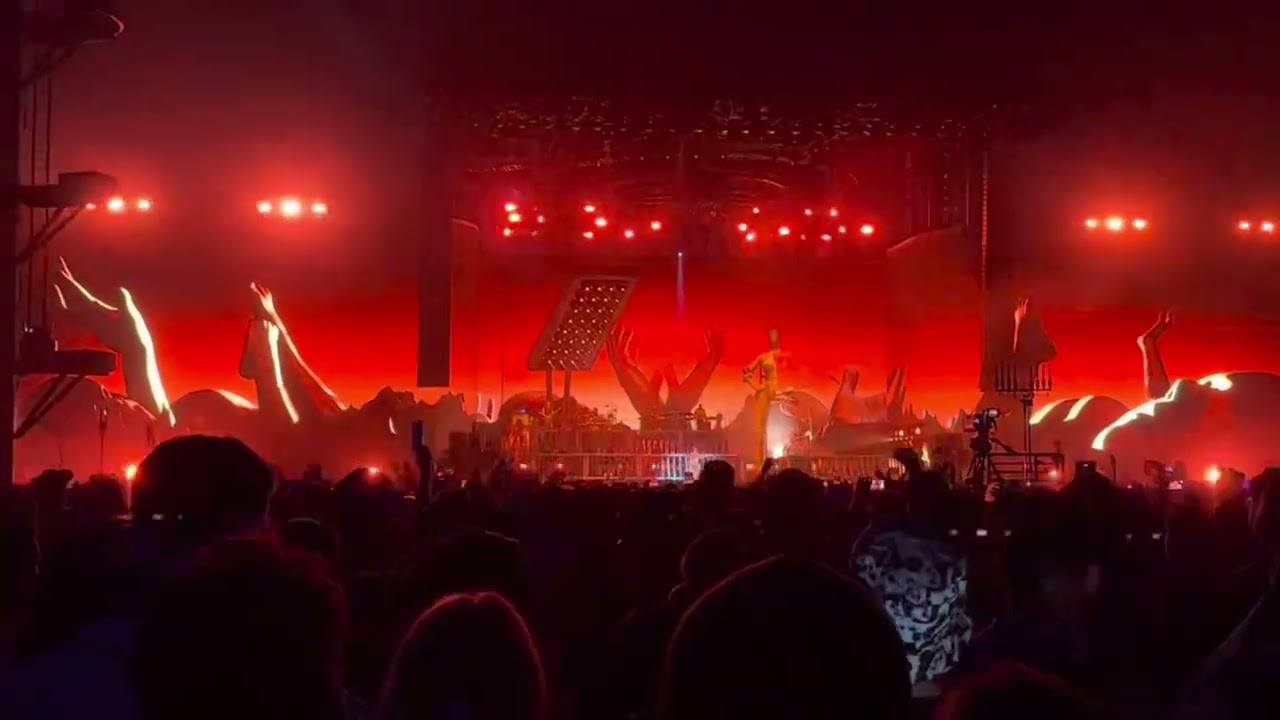 Doja Cat - Woman / Get into it ( Yuh ) at Coachella 2022.