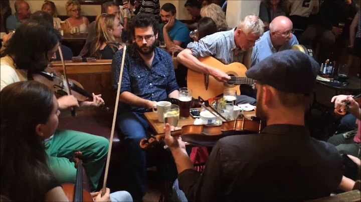 Irish Music Session in Doolin with Fiddle Case mem...