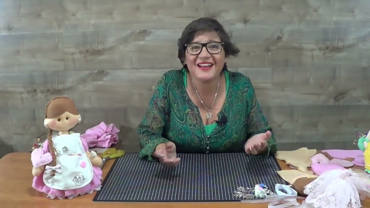 Muñeca costurera. Incluye moldes (Caja de información). Yasna Pino. Casa Puchinni.