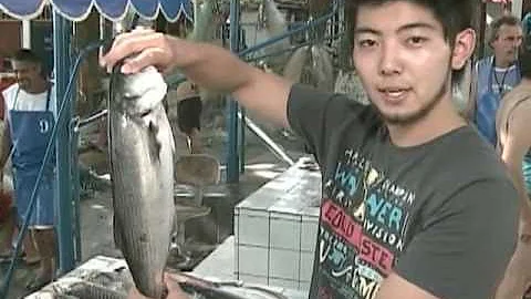 Ator Daniel Uemura ensina receita de anchova.