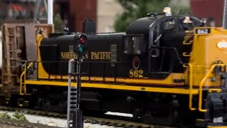 Northern Pacific Rs3 Kodachrome Santa Fe Gp20 Are Being Trainworked - Ho Scale Model Trains