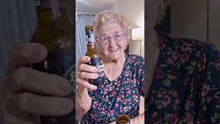 ¡Estrella Galicia nombró a mi abuela probadora oficial de cosas ricas! 🥹🍻#EstrellaGalicia #españa