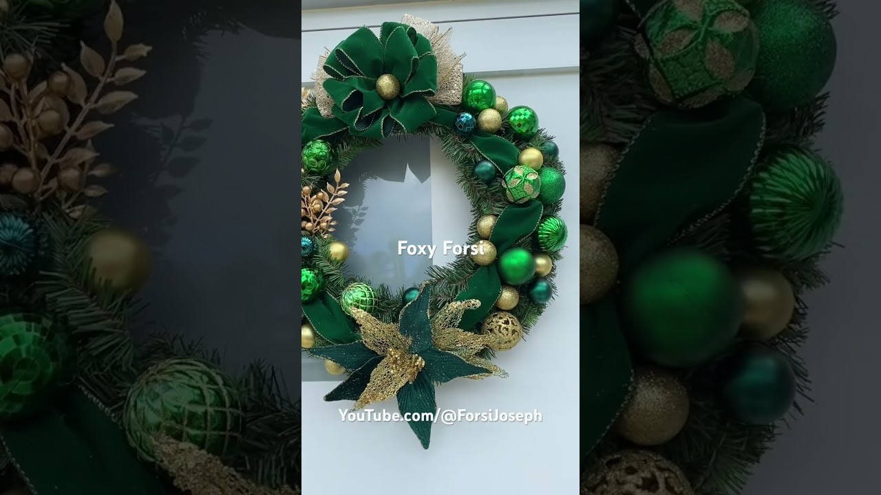 The Green & Gold Christmas Wreath is Pure Elegance💚