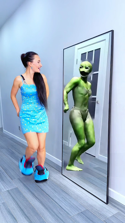 What’s Wrong With My Dame Tu Cosita Mirror?) #katebrush #shorts #viral #dametucosita