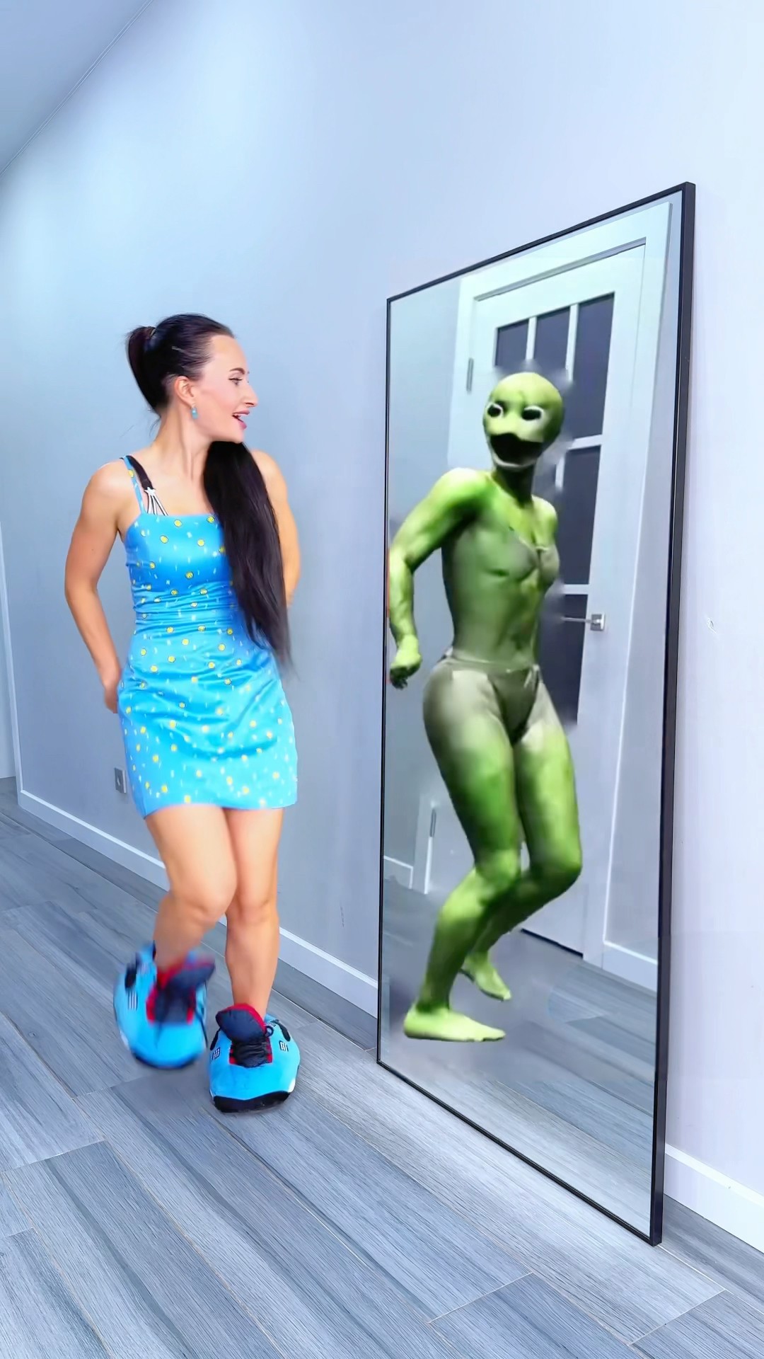 What’s Wrong With My Dame Tu Cosita Mirror?) #katebrush #shorts #viral #dametucosita