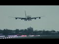 Момент посадки самолёта во время шторма «Деннис» в Лондоне — видео
