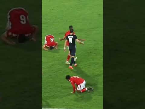 لحظه خناقه جمهور الاهلي مع رمضان صبحي بعد الشوط الأول
