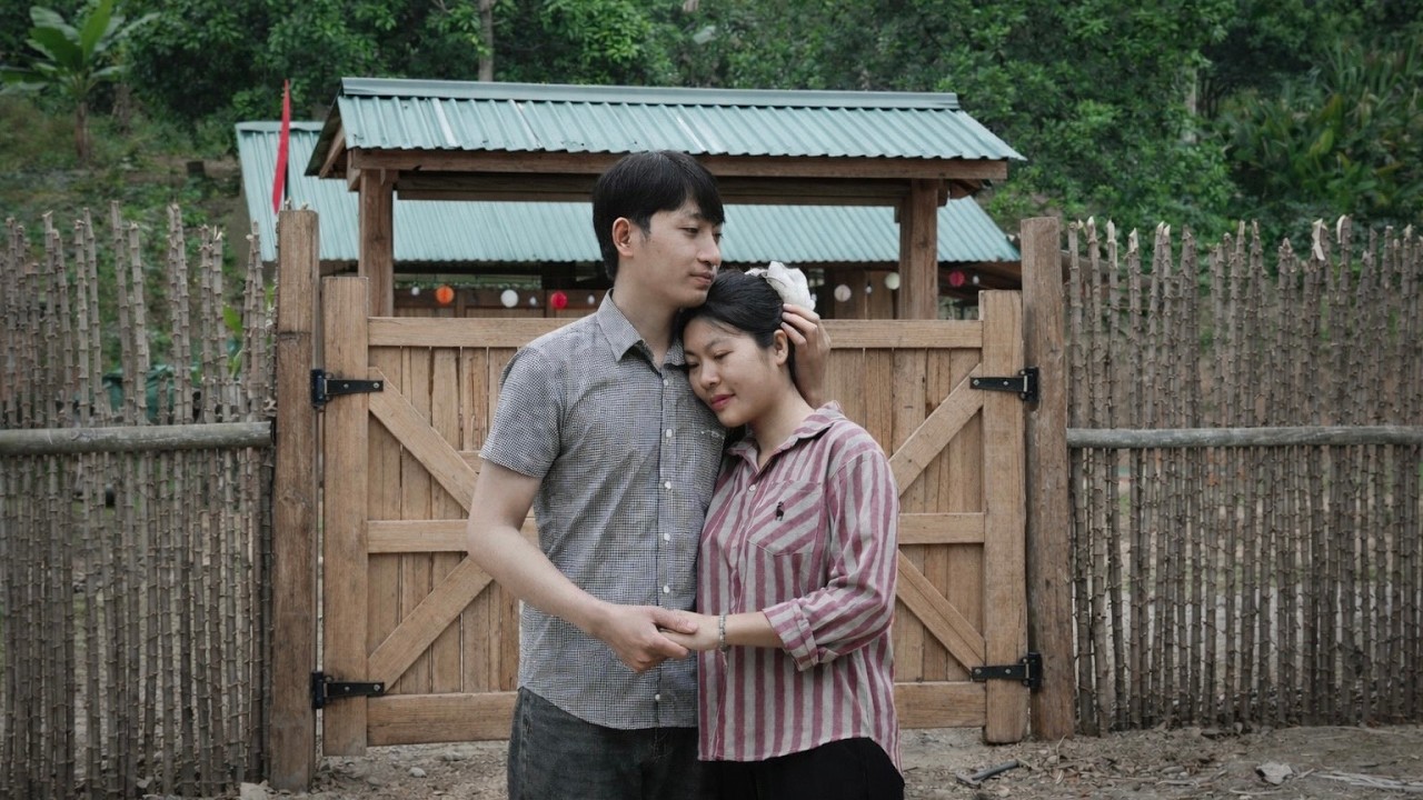 After everything Mr. Khanh had done - Tieu Ai finally gave him her first emotional hug.