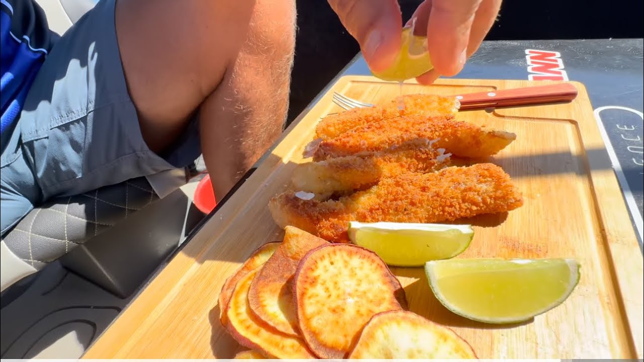 FIZ UM PEIXE FRITO EM CIMA DO BARCO - FÁCIL E PRÁTICO