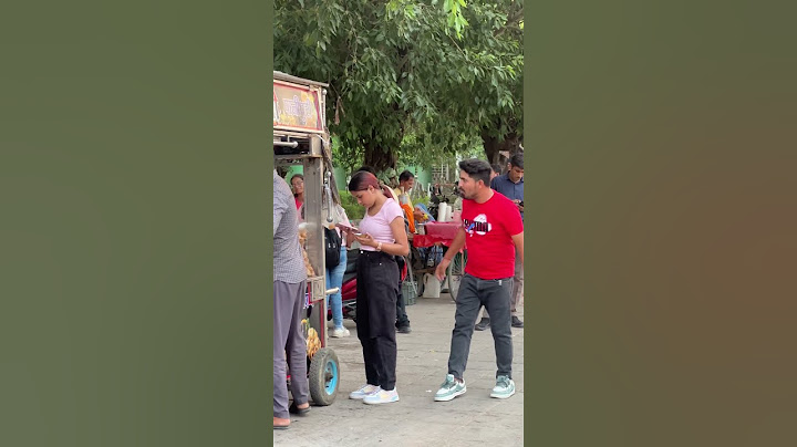 Ye kya khila diya ladki ko😂
