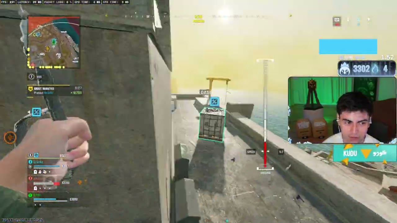 Биффл в восторге после того, как его товарищ по команде схватил этот потный конец игры