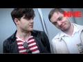 Capture de la vidéo Everything Everything At Reading Festival 2010 - Video Interview