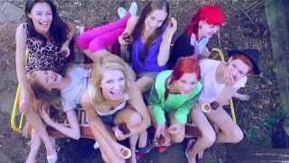 Miniatura de "Pezet - Supergirl (Censored) [Official Music Video]"