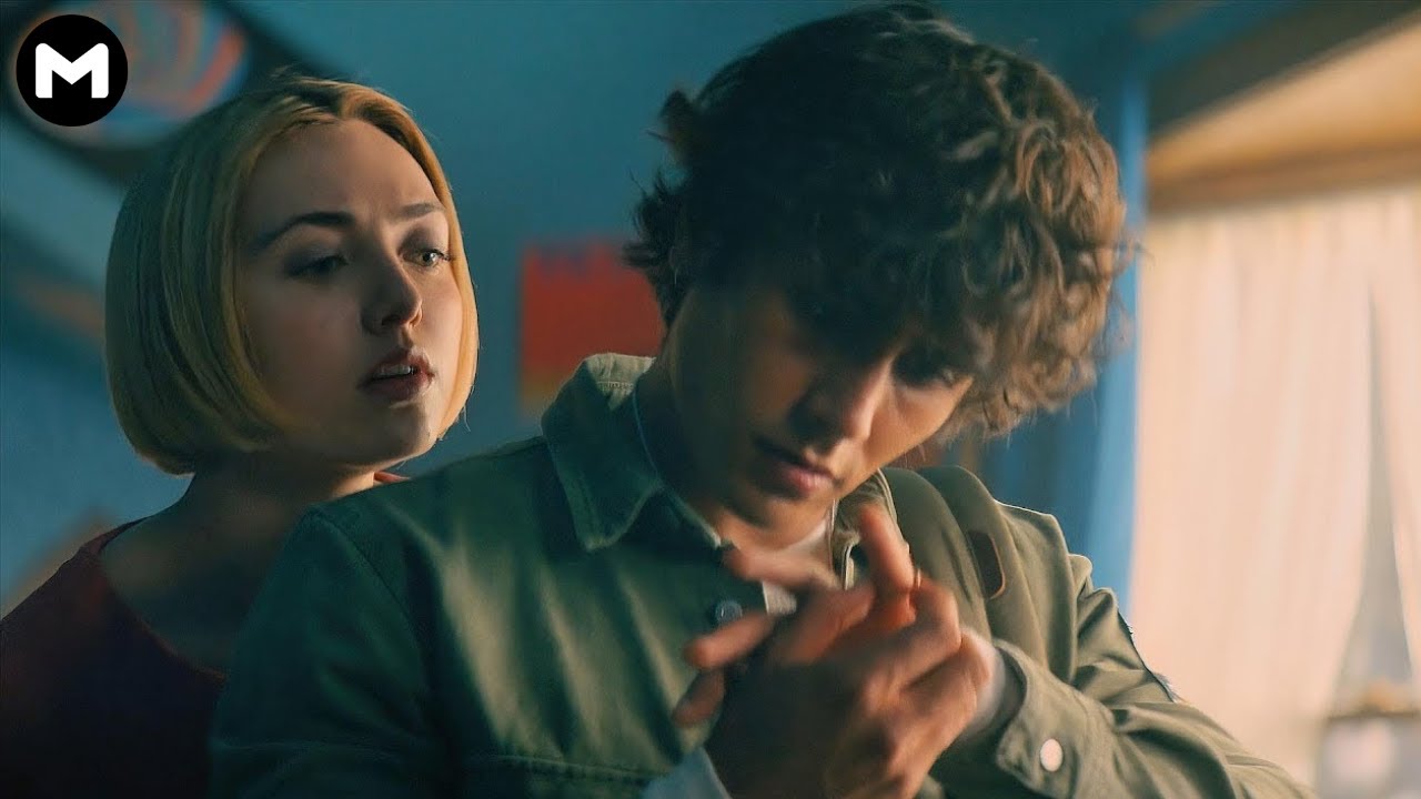 100 Saal Purani Ghost Ko Apne Tenant se Hogya Pyaar | Girl Haunts Boy Explained in Hindi/Urdu