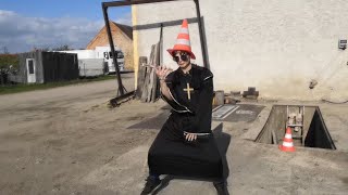 NEJRAKOVINOTVORNĚJŠÍ TÝPEČEK V GALAXII VRACÍ ÚDER !!