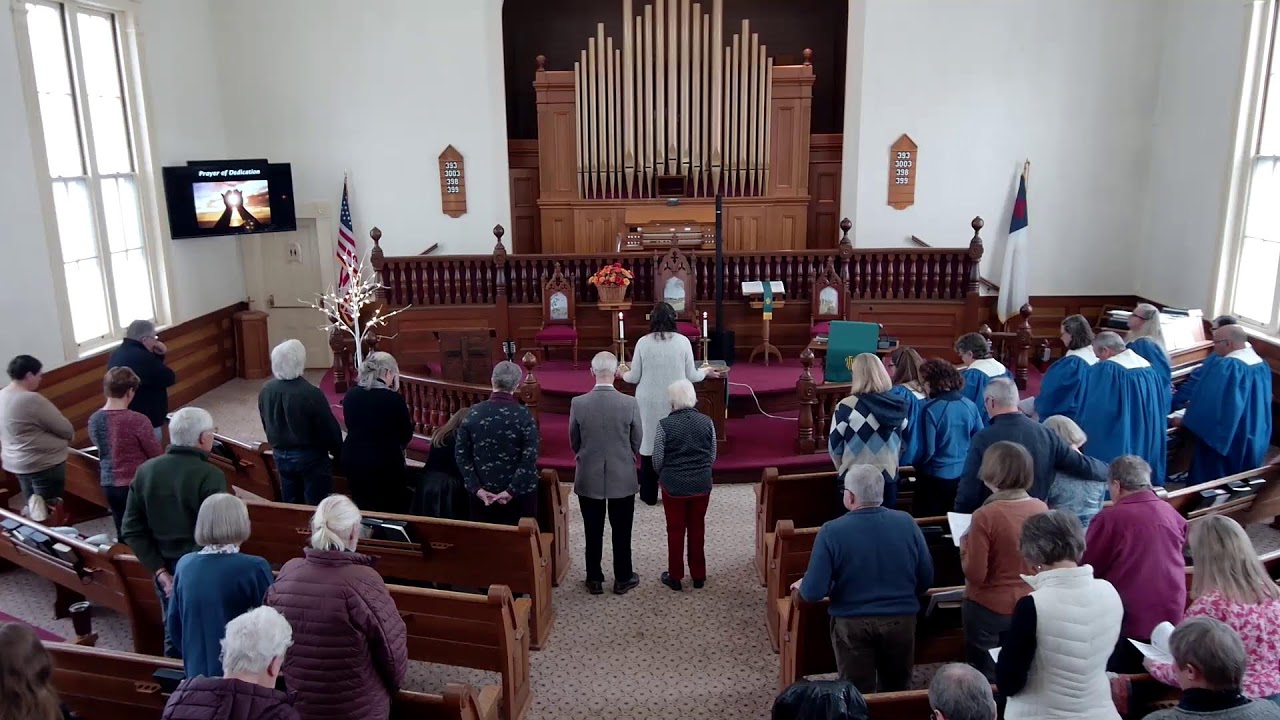 20251116 Welcome to Center Sandwich in the snow with Pastor Deb Hoffman