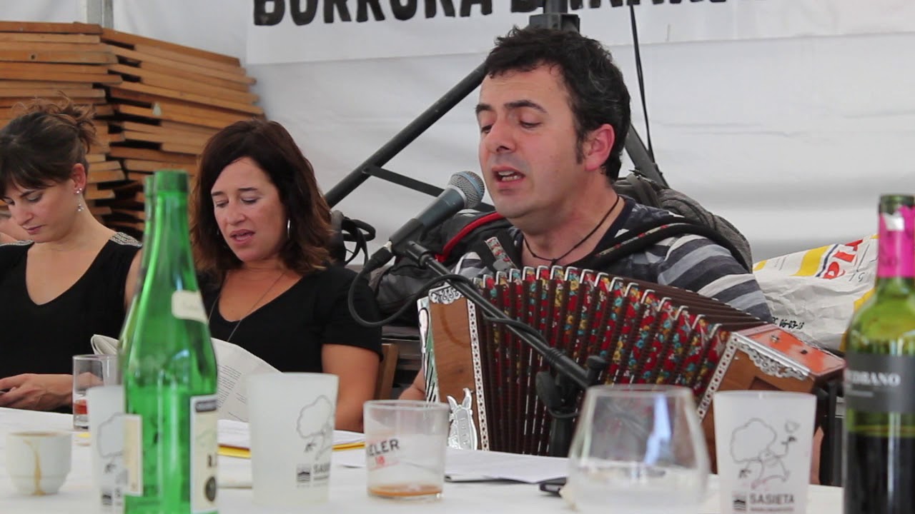 Aitor Furundarenarekin kantu bazkaria Itsasondon