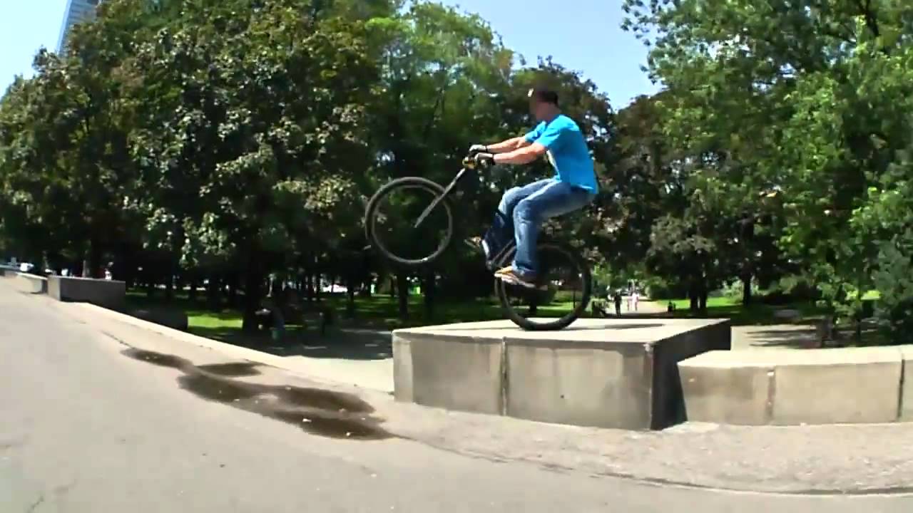 자전거 앞발 들기