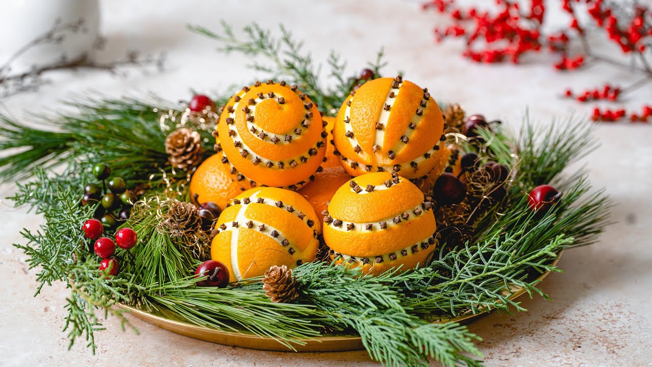 Christmas decoration idea : Oranges with Cloves | La Cuisine de ...