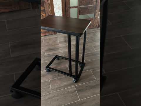 Приліжковий столик на колесах з фіксатором, видео 1