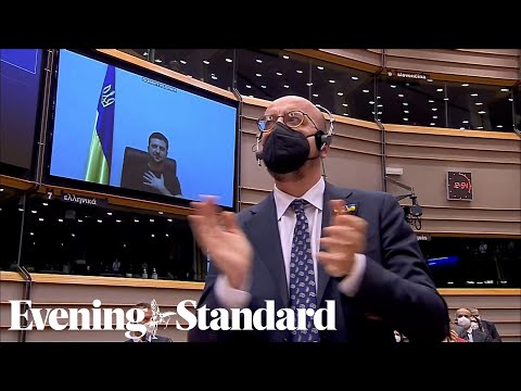 Zelensky receives a standing ovation after European Parliament session