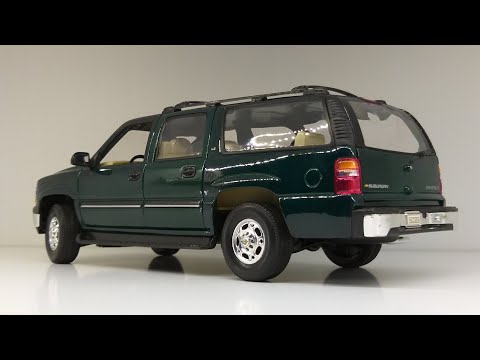 1:18 Chevrolet Suburban (2001) by Welly - YouTube