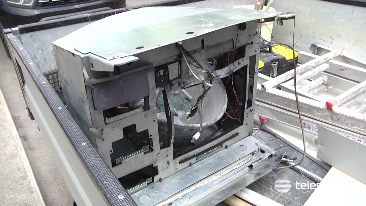 Corato, fanno esplodere il bancomat con la tecnica della “marmotta” e scappano con il bottino