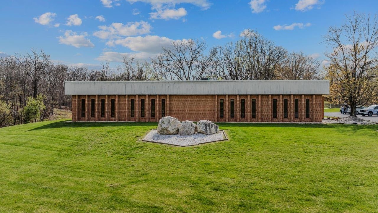 204 Sand Mine Rd, Berkeley Springs, WV