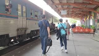 ขบวน 261 จอดบ้านโป่ง ordinary train 261
