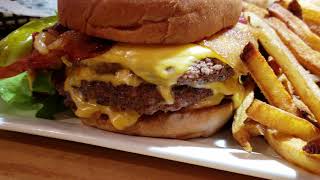 Best bar and restaurant in the twin cities: Tom Reid's Hockey City Pub: Burgers