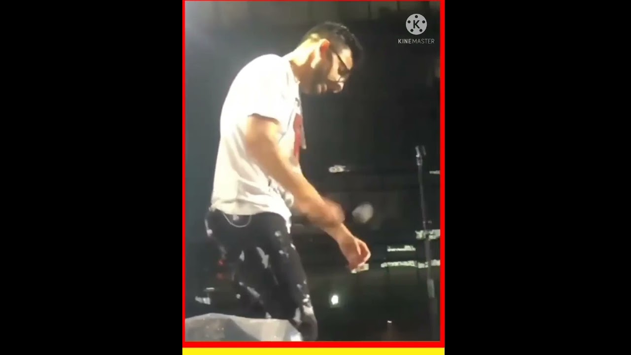 carry is emotoinal on fans fest stage 