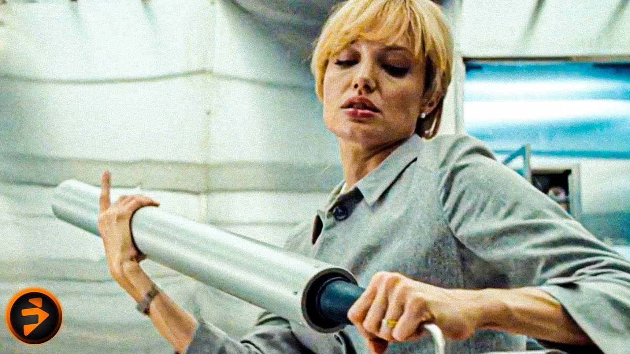 Angelina Jolie Escapes CIA with a DIY Bomb | SALT