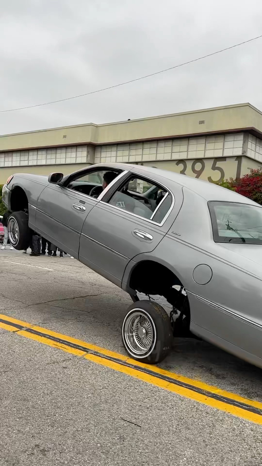 Lincoln Town Car LOWRIDER HOPPING in Los Angeles, California