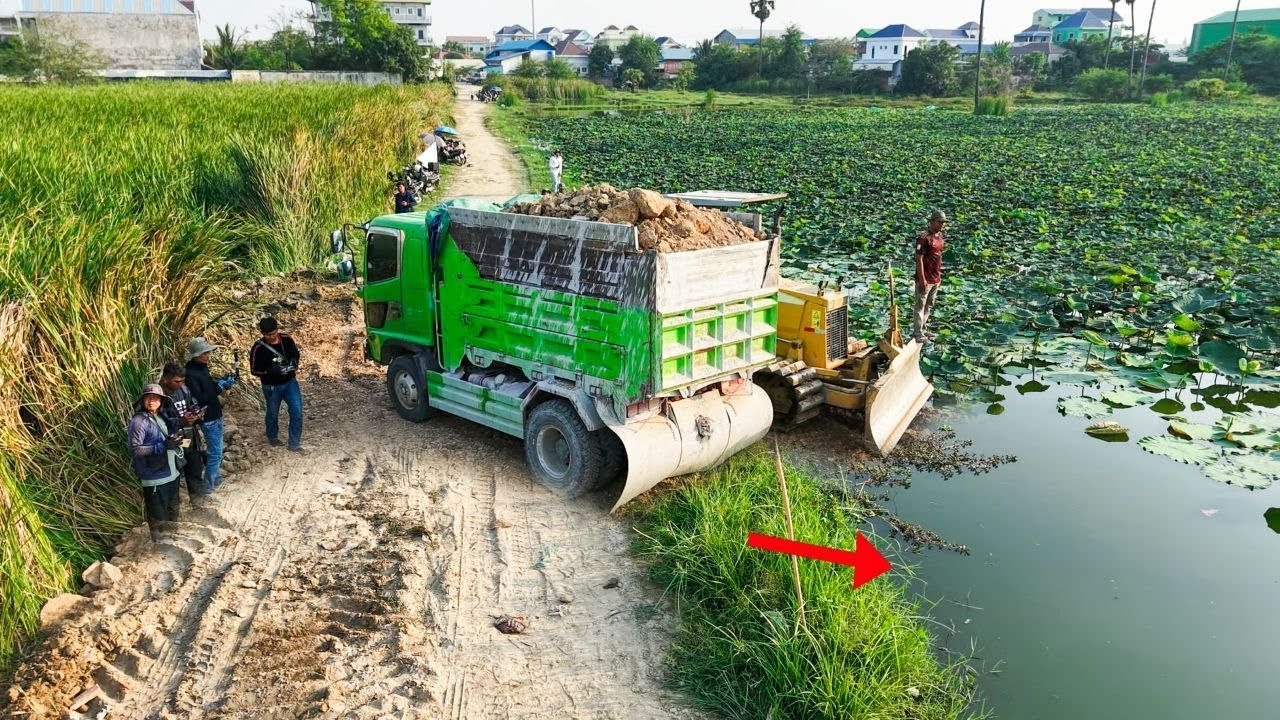Land Operator Incredible!! Start filling flooded land operator skill Komatsu d31 ...