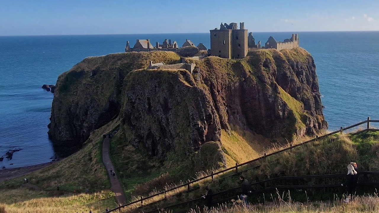 DAZZLING DUNNOTTAR CASTLE. The dramatic cliff-top ruins of the Scottish fortress (27.10.2024)