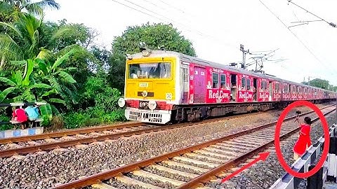 Beautiful Fast And Furious Katwa To Sealdah EMU Local Train Dangerous Moving Through Out RailGate