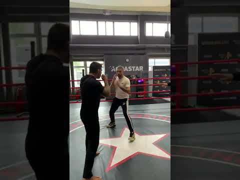 Святослав Коваленко работает бой с тенью с Майком Перри / Michael Perry Shadow Fight Russia blogger