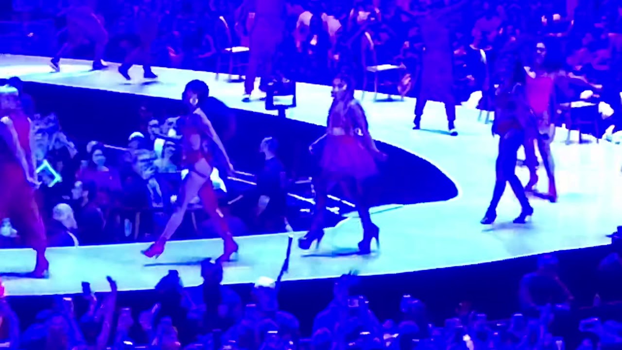 Ariana Grande-Sweetener World Tour-Capital One Arena Washington, D.C.-7 Rings/Bloodline/ and more!!