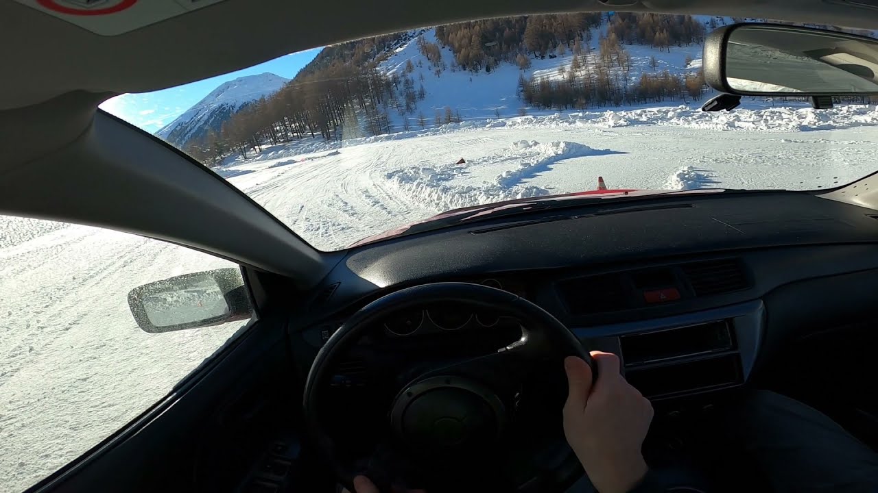 MITSUBISHI LANCER EVO VIII - Test drive on ice track - Ghiacciodromo Livigno Ice Driving School