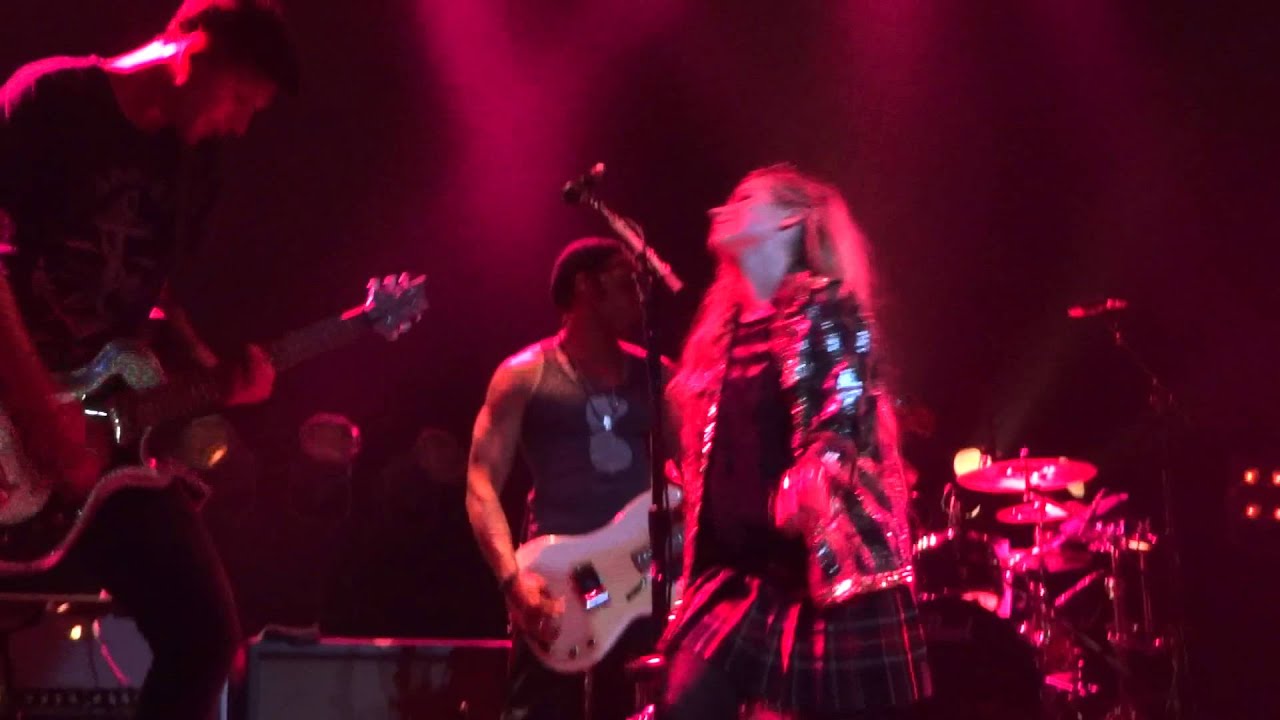 Avril Lavigne Sk8er Boi at Zepp Fukuoka 2014.8.14
